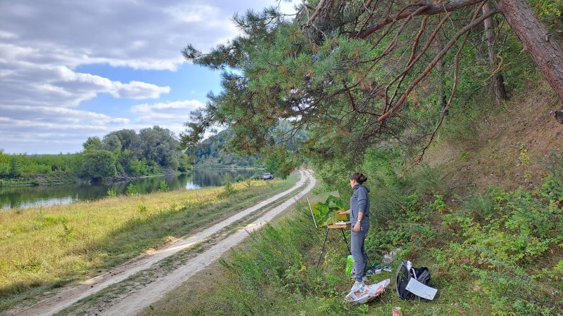 Напередодні Дня Десни шосткинські митці влаштували на берегах “зачарованої” художній пленер