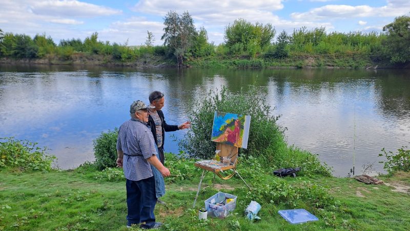 Напередодні Дня Десни шосткинські митці влаштували на берегах “зачарованої” художній пленер