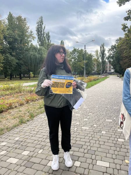 Напередодні Всесвітнього дня прибирання переселенці із Середина-Буди влаштували толоку у шосткинському парку