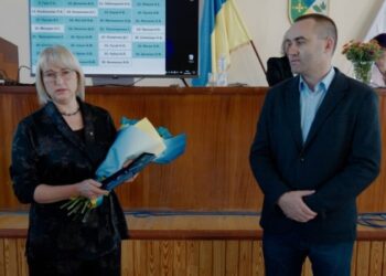 Олексій Романько вручив відзнаку Сумської обласної ради «За заслуги перед Сумщиною» ІІІ ступеня т.в.о начальниці Шосткинської районної військової адміністрації Оксані Тарасюк