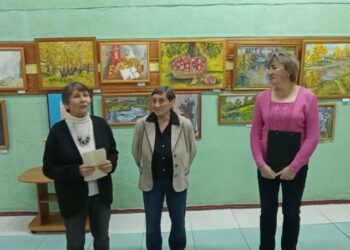 Осінні пейзажі та натюрморти: Елла Римська презентувала шосткинцям нову виставку картин