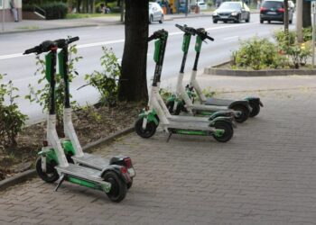 Перше місто в Україні вводить заборону на електросамокати та електровелосипеди