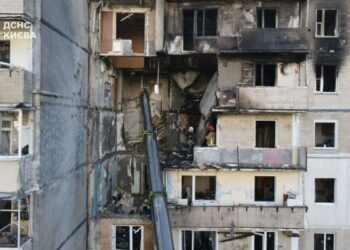 Понад 220 людей звернулися по допомогу в Києві після атак РФ, пошкоджено школу