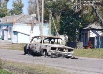 Правоохоронці показали наслідки атаки ворожого безпілотника у Шосткинському районі