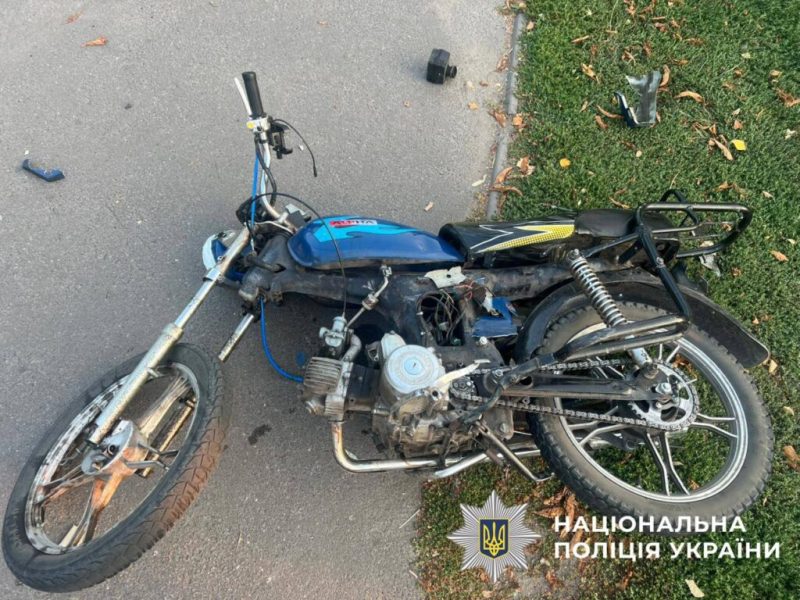 У Конотопі під колеса автівки потрапив 17-річний мопедист