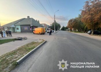 У Конотопі під колеса автівки потрапив 17-річний мопедист