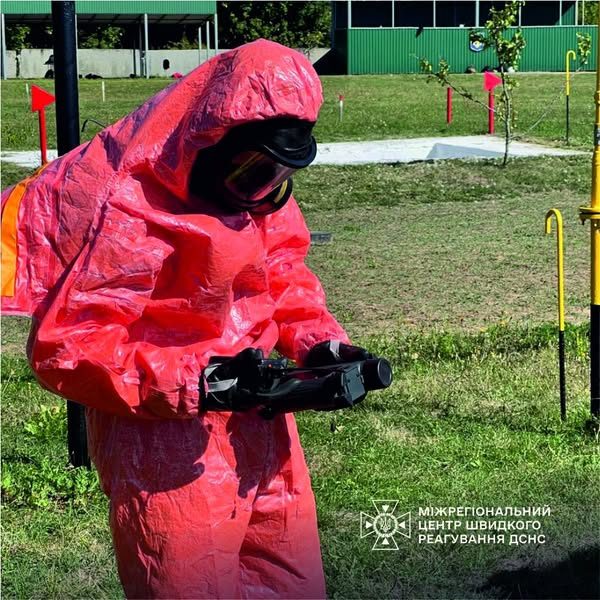 У Міжрегіональному центрі ДСНС відбувся випуск рятувальників-хіміків