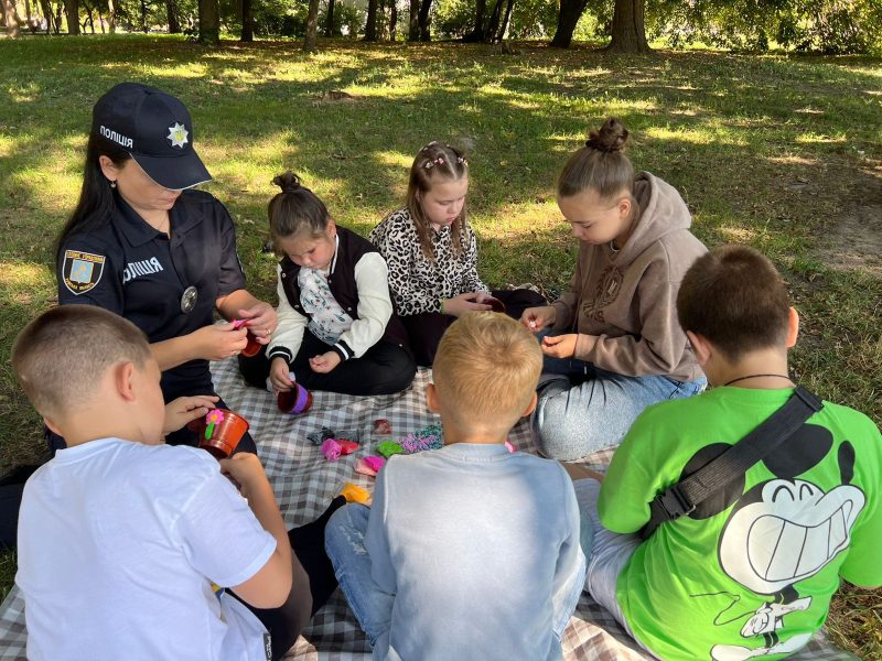 У Ромнах поліцейські провели захід для дітей у межах психоемоційних практик