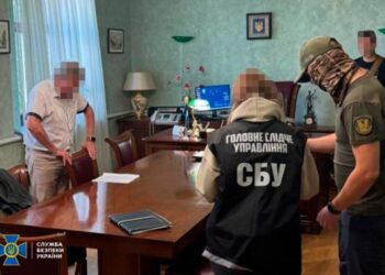 У Сумах підозрюють високопосадовця вишу у вимаганні хабарів за успішний захист дисертацій