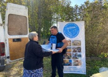 Унаслідок ворожого артобстрілу у прикордонному місті на Шосткинщині пошкоджено більше 20 будинків: на допомогу постраждалим прийшли волонтери “Проліска”