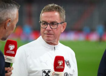 ВІДЕО. Тренер Австрії проїхався на велосипеді по футбольному полю