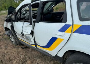 Ворожий FPV-дрон атакував поліцейське авто на Куп’янщині: троє поранених