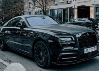 У Києві помітили раритетний спортивний Rolls-Royce зі стильним тюнінгом (ФОТО)