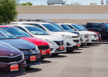 Українці стали завозити більше авто зі США: найпопулярніші “битки” (ФОТО)