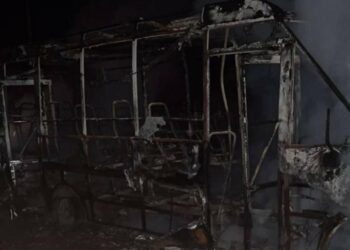 Росіяни вдарили по мікроавтобусу з цивільними на Сумщині: є загиблі та поранені, серед яких є і діти