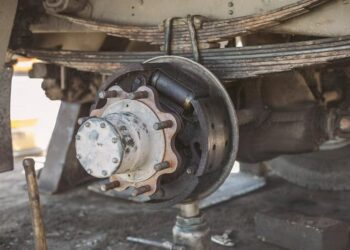 Чому на фурах досі ставлять барабанні, а не дискові гальма