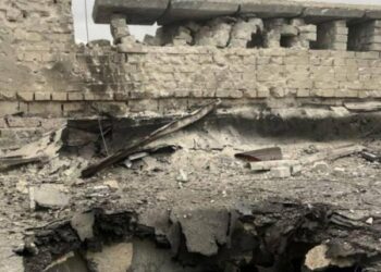 Впали бетонні плити, вибито вікна, обірвано супутникові тарілки та кондиціонери: БпЛА пробив дах багатоповерхівки в Сумах