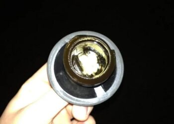 Біла емульсія під кришкою двигуна: коли це ознака катастрофи