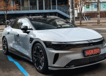 В Україні з’явився недорогий сімейний електрокар Zeekr із запасом ходу понад 800 км (ФОТО)