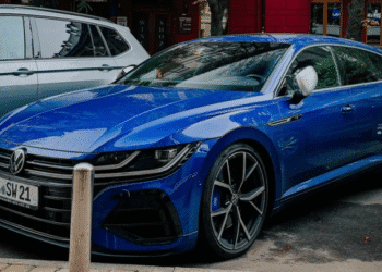 Сімейна ракета: у Києві засвітився рідкісний заряджений Volkswagen на “бляхах” (ФОТО)