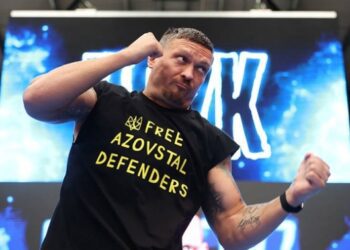 Усику пропонують провести бій на голих кулаках