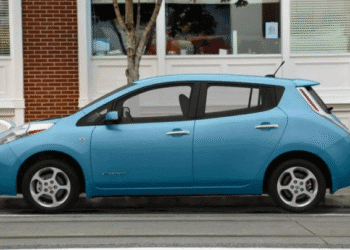 Електромобілі зможуть заряджатися від вуличних ліхтарів: де роздають дешеву енергію