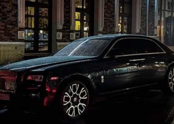 У Хмельницькому помітили дорогий представницький Rolls-Royce за $200 000 (ФОТО)