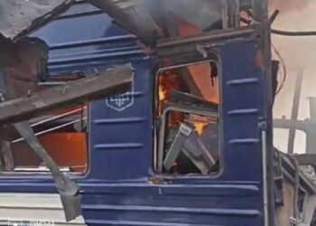 Близько 30 людей постраждали внаслідок удару по вокзалу у Шостці