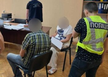 Поліція та СБУ Сумщини викрили схему фіктивних довідок у Конотопі: медики постануть перед судом
