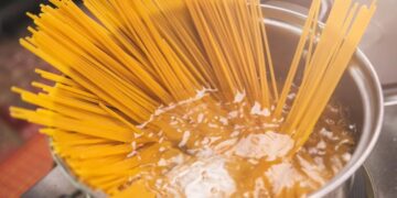 Чому у вас злипаються спагеті і що з цим робити: один лайфхак вирішить проблему