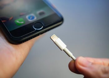 Ці 9 прийомів допоможуть прискорити зарядку iPhone: ось що потрібно зробити