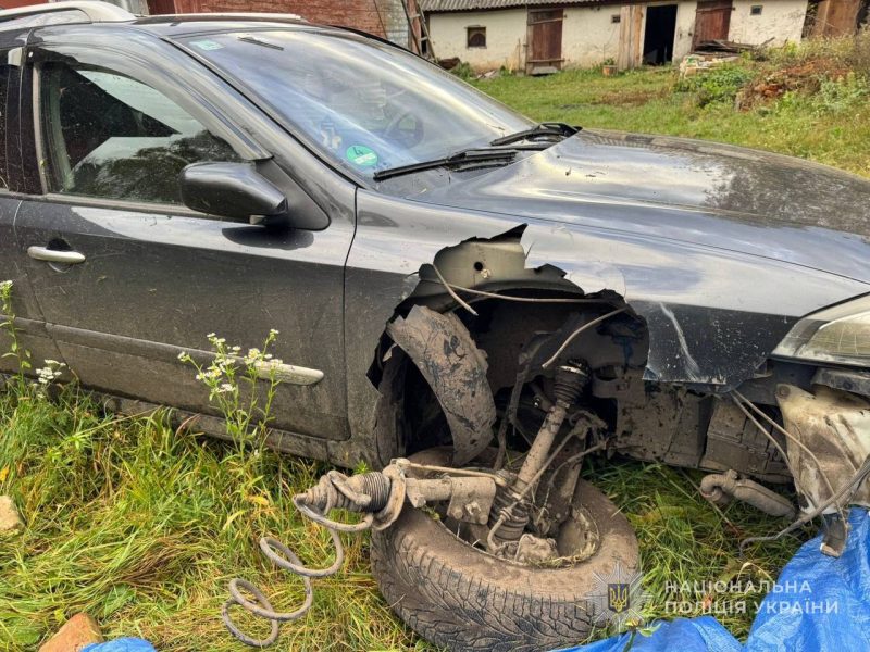 ДТП у Шосткинському районі: автомобіль, яким керував 16-річний хлопець, зіткнувся з деревом, постраждало 3 людей + Фото