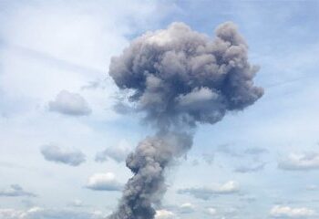 Ворог продовжує атакувати прикордоння Сумщини: є руйнування та поранені, – ОВА