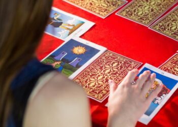 Гороскоп на 29 жовтня за картами Таро: Ракам – розчарування, Овнам – виклики