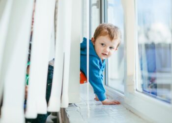 Як утеплити вікна на зиму, щоб не дуло: 3 перевірених способи