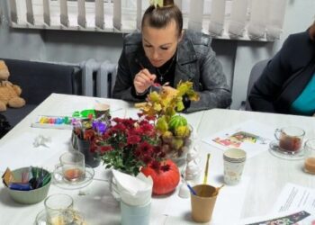 Кольорове розмаїття внутрішньої гармонії: арт-терапевтичне заняття з дружинами загиблих героїв