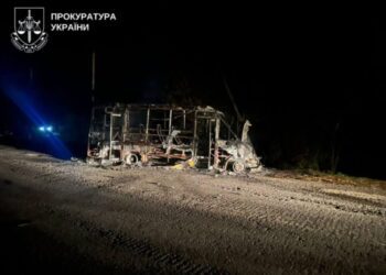 На Сумщині безпілотник атакував мікроавтобус