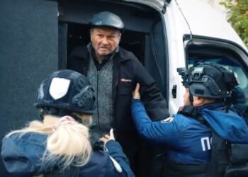 На Сумщині «Білі янголи» евакуювали літнього чоловіка з пошкодженого домоволодіння