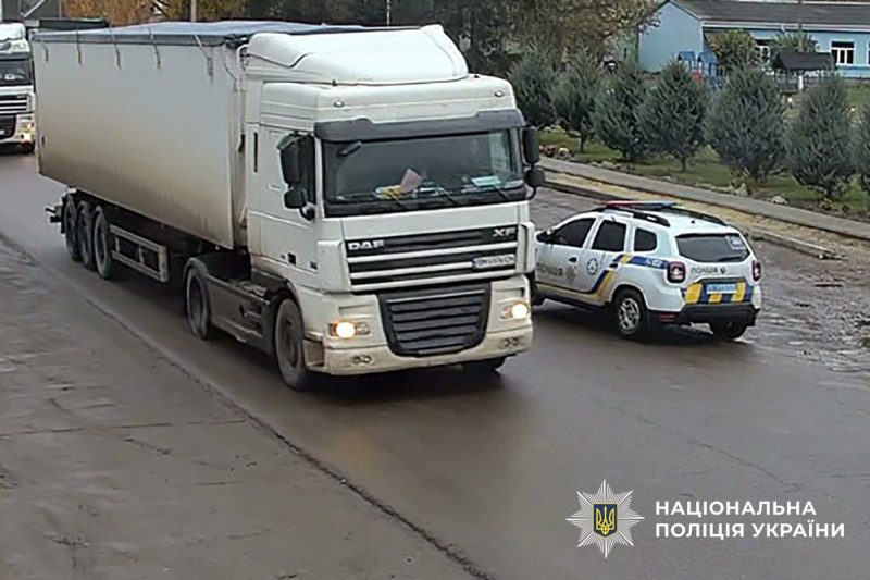На Сумщині водій вантажівки насмерть збив пішохода та втік з місця ДТП