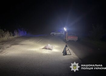 На Сумщині водій вантажівки насмерть збив пішохода та втік з місця ДТП