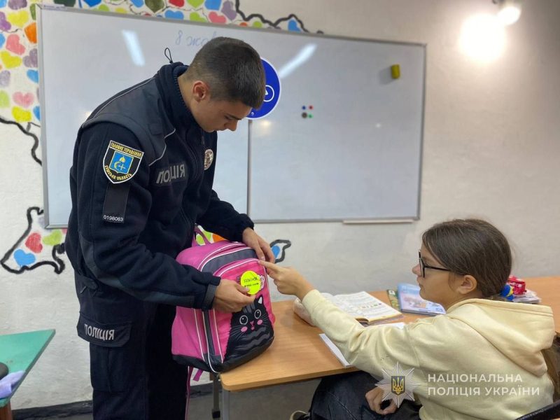 Поліцейський Шосткинщини продовжують навчати школярів правилам дорожнього руху