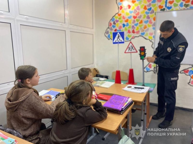 Поліцейський Шосткинщини продовжують навчати школярів правилам дорожнього руху