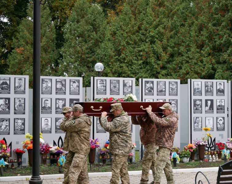 Роменська громада попрощалася з Героєм – підполковником Антоном Борковим