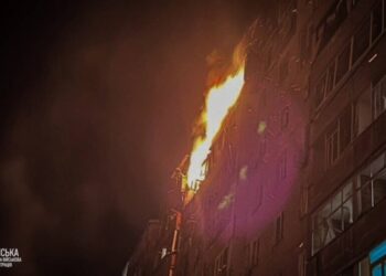 росія за годину спрямувала 10 безпілотників на Суми: влучання у два житлові будинки