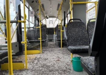 Сьогодні зранку тролейбус №095, який рухався за маршрутом №10А, потрапив у епіцентр вибухів