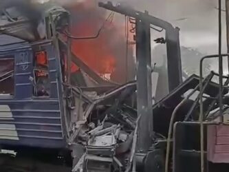 Терор, який світ не має права ігнорувати: В.Зеленський про жорстокий удар росіян по шосткинському вокзалу+ Відео