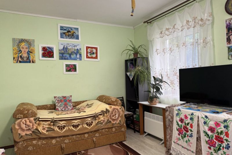 “У будинку вже жили білки”. Подружжя переселенців облаштовується у селі на Конотопщині