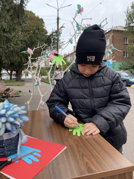 У День Захисників України у Конотопі розквітло «Дерево подяки»