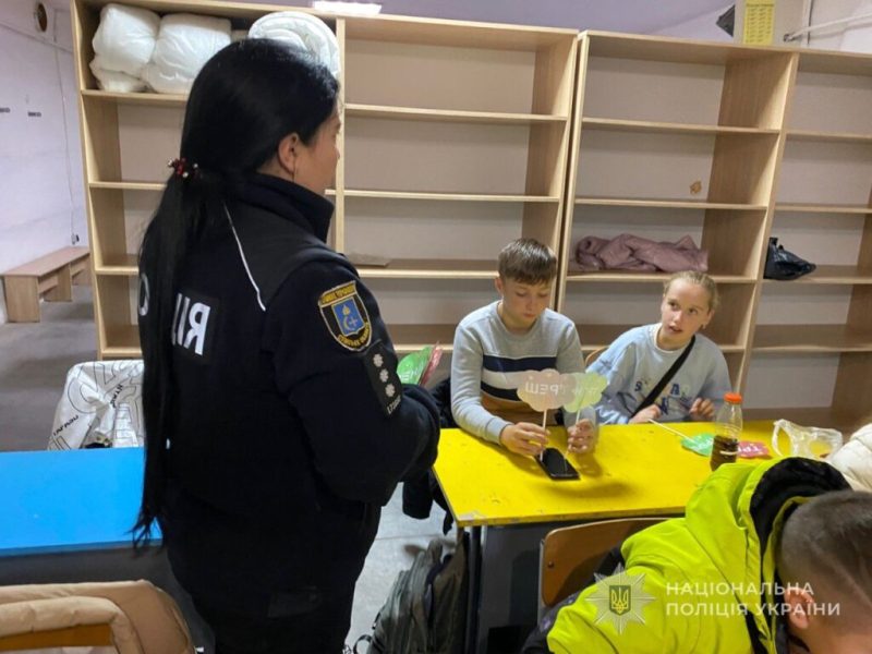 У Конотопі ювенальні поліцейські застерегли учнів від вчинення правопорушень