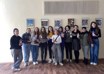 У Конотопі пройшов майстер-клас «Мотанка в стилі Малевича»